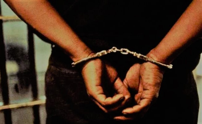 स्रोत नखुलेको २० लाख नगदसहित एक जना पक्राउ